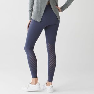 Lululemon Enlighten leggings. 💙